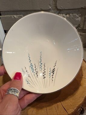 Set of 6 Vintage 40's Edwin Knowles
"Fantasy" China 5-1/2" Berry
Bowls